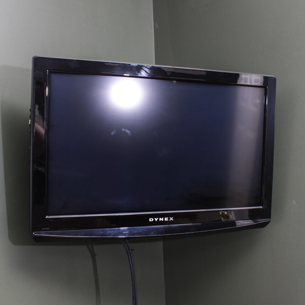 Dynex 23" LCD Flat Screen TV/DVD Player with Mount