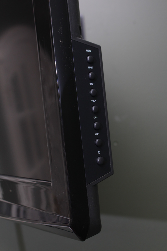 Dynex 23" LCD Flat Screen TV/DVD Player with Mount