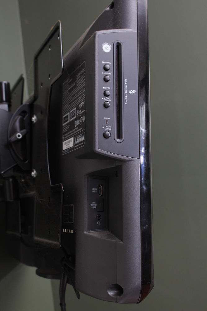 Dynex 23" LCD Flat Screen TV/DVD Player with Mount