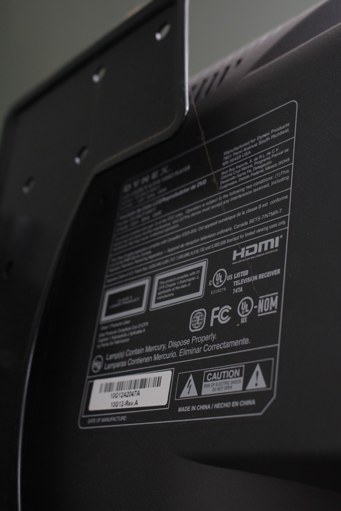 Dynex 23" LCD Flat Screen TV/DVD Player with Mount