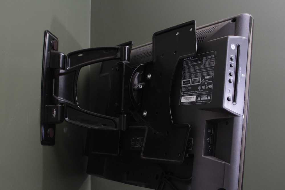 Dynex 23" LCD Flat Screen TV/DVD Player with Mount