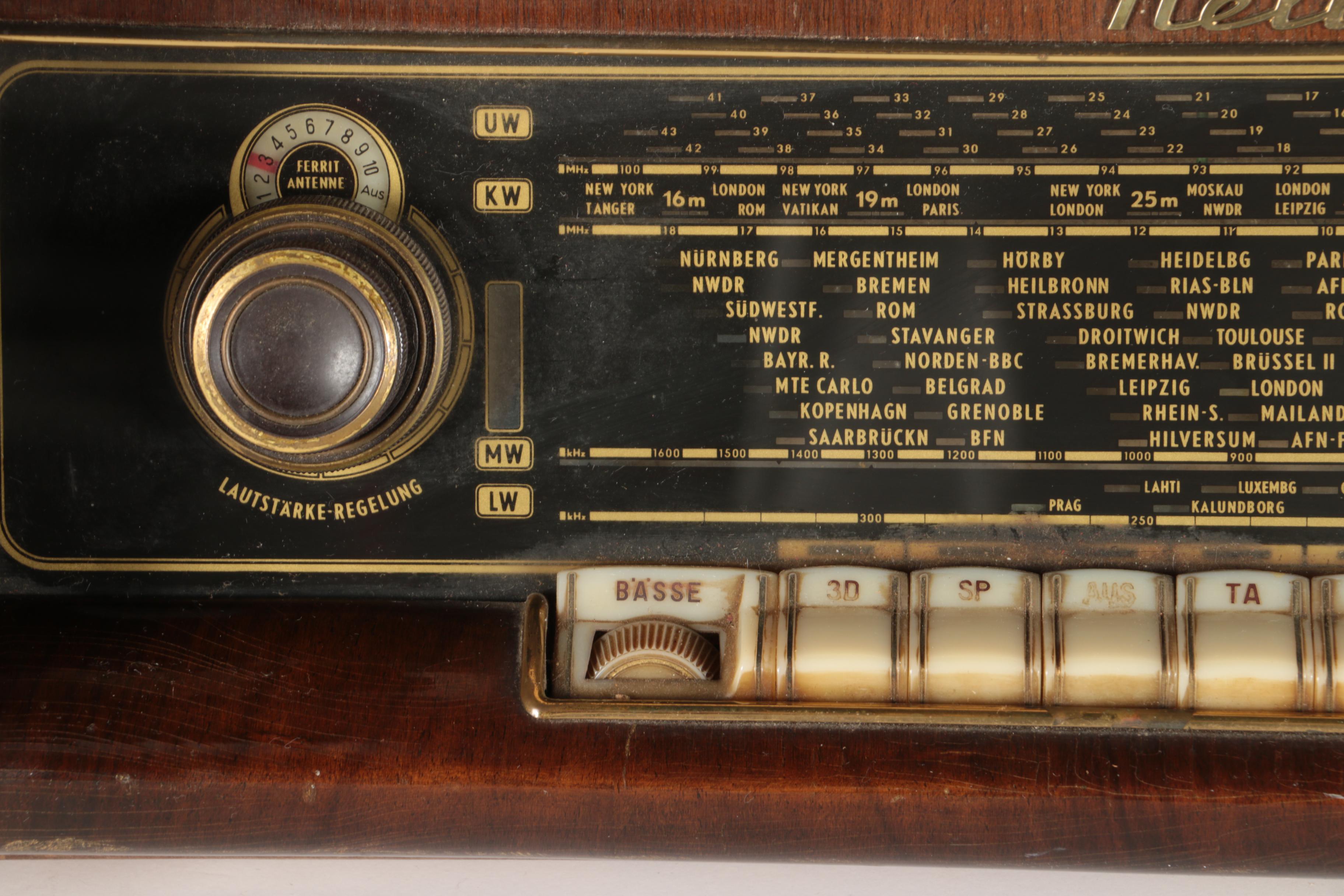 Loewe Opta Hellas Tube Radio