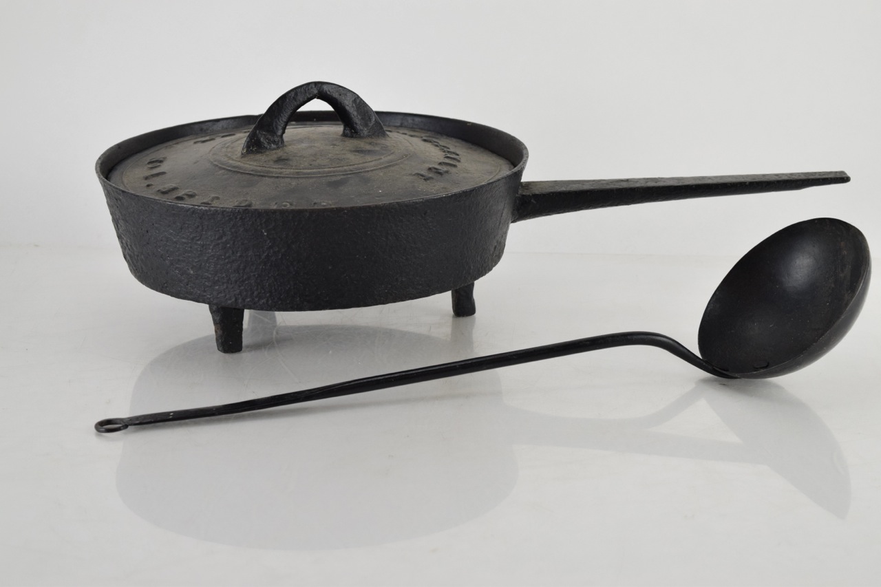 Vintage Resor's Cast Iron Cook Set