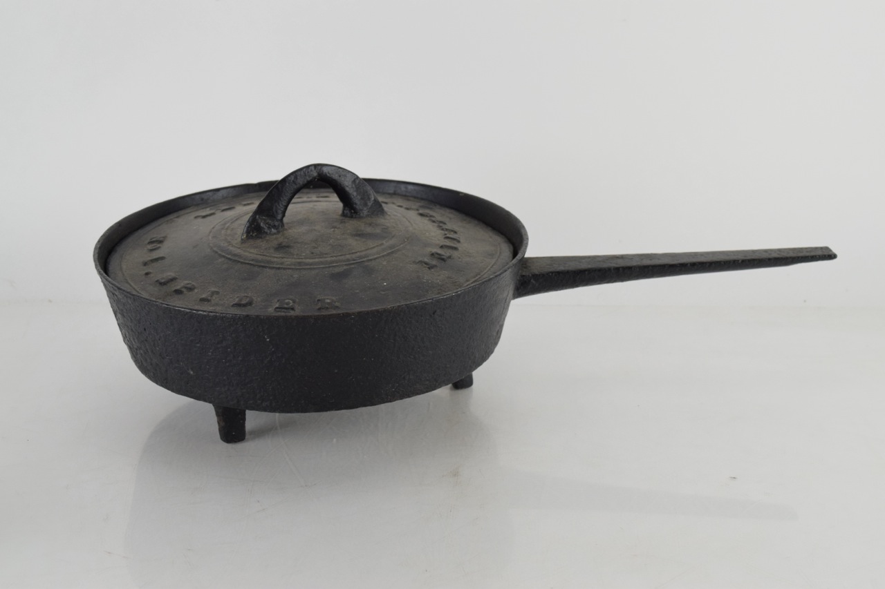 Vintage Resor's Cast Iron Cook Set
