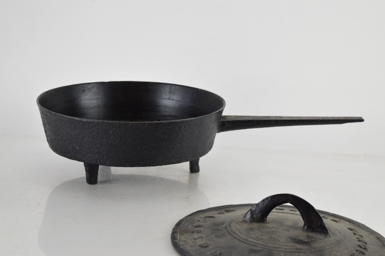 Vintage Resor's Cast Iron Cook Set