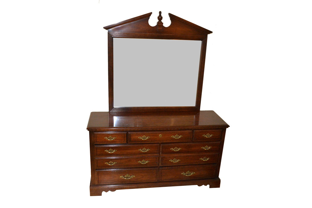 Federal Style Dresser With Mirror