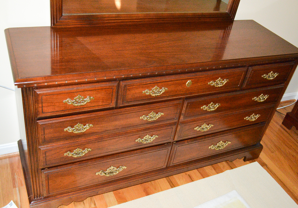 Federal Style Dresser With Mirror