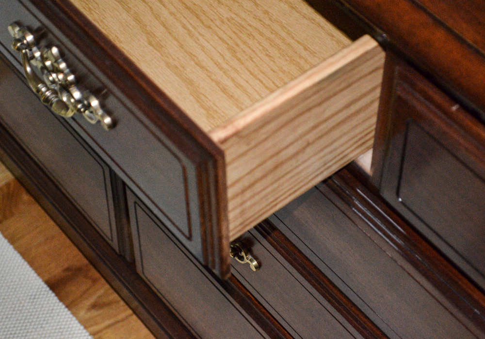 Federal Style Dresser With Mirror