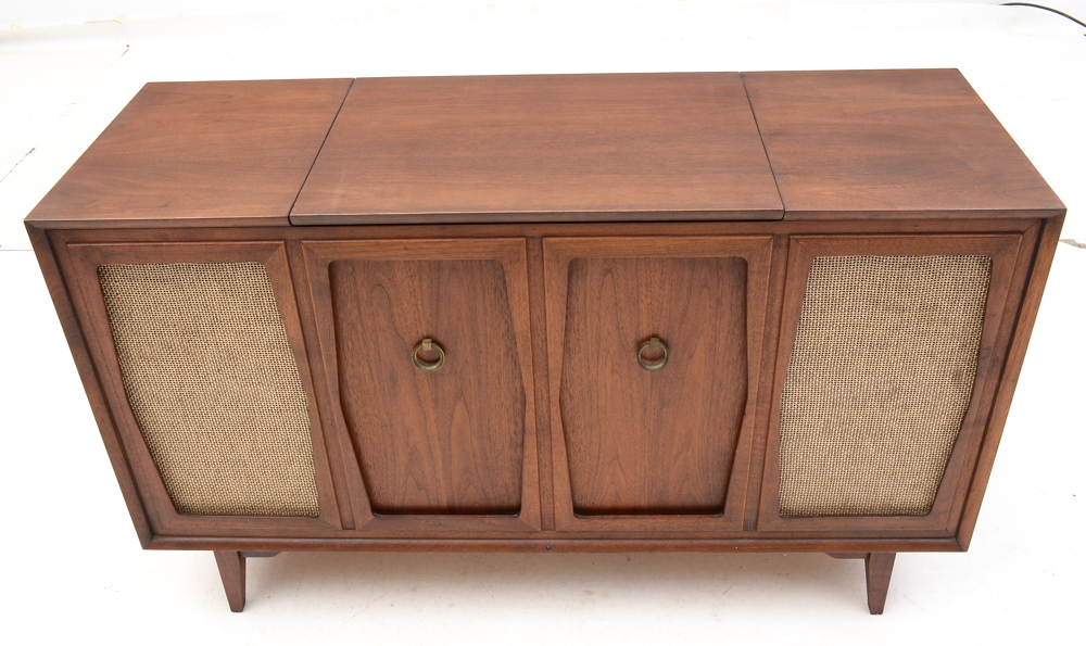 Vintage Fisher Radio Walnut Console Stereo