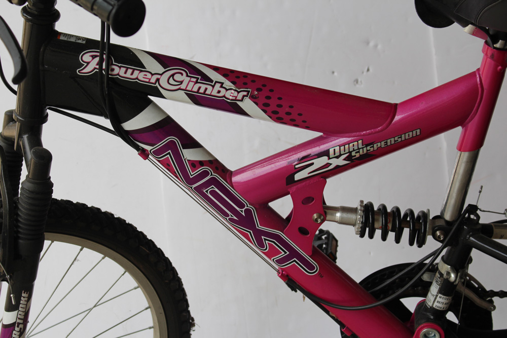 Women's Next Power Climber Mountain Bike with Schwinn Air Pump