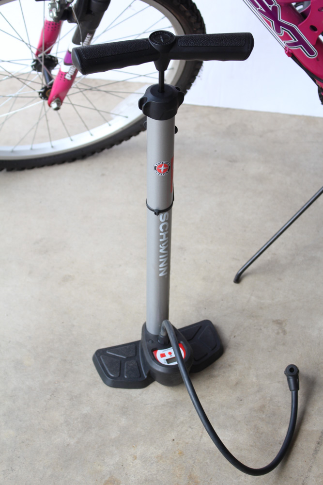 Women's Next Power Climber Mountain Bike with Schwinn Air Pump