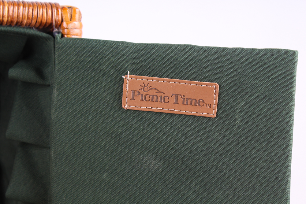 Picnic Time Grill Utensils in Wicker Case