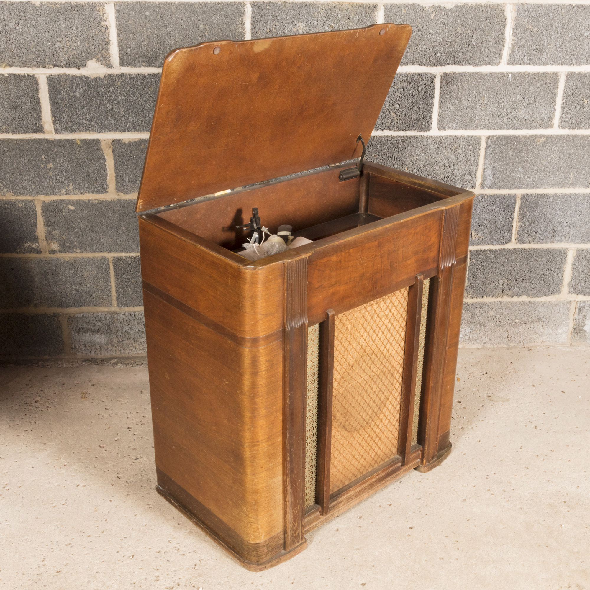 Crosley Radio with Turntable in Wooden Cabinet