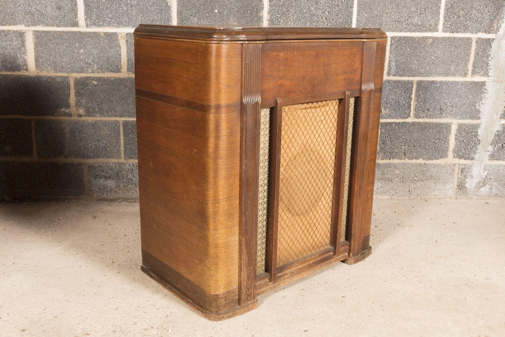 Crosley Radio with Turntable in Wooden Cabinet