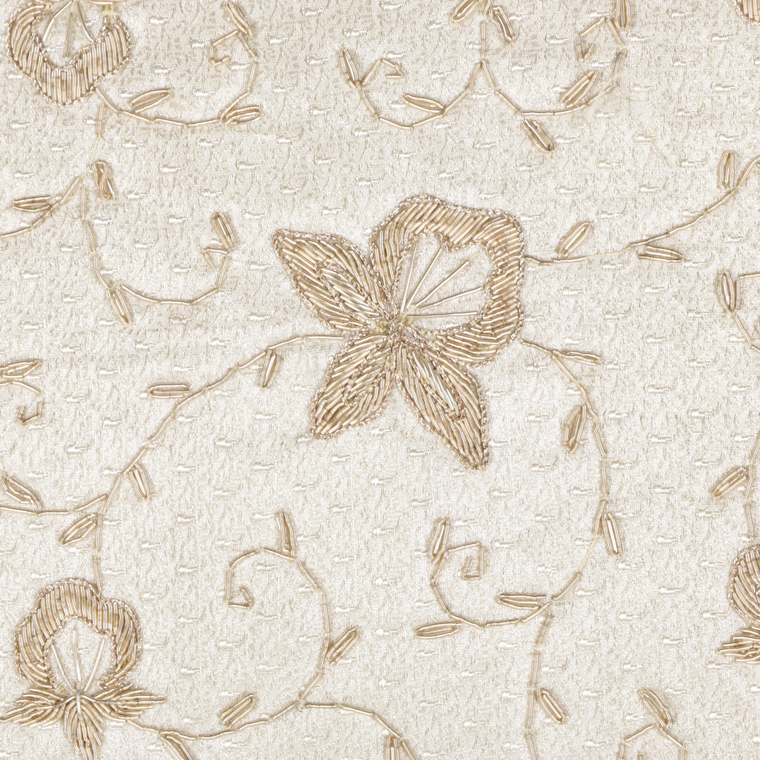 MUH Comforter and Accent Pillows