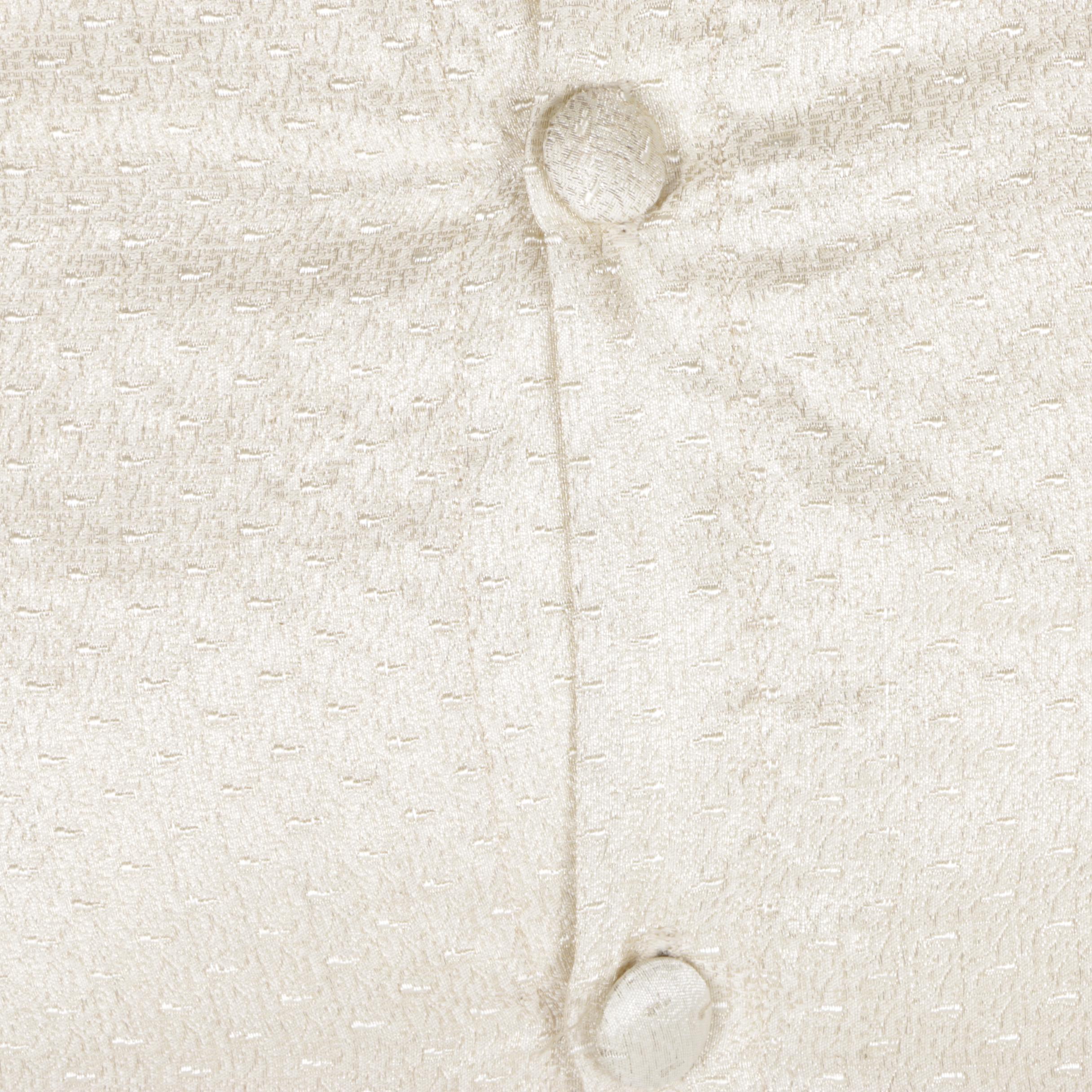 MUH Comforter and Accent Pillows