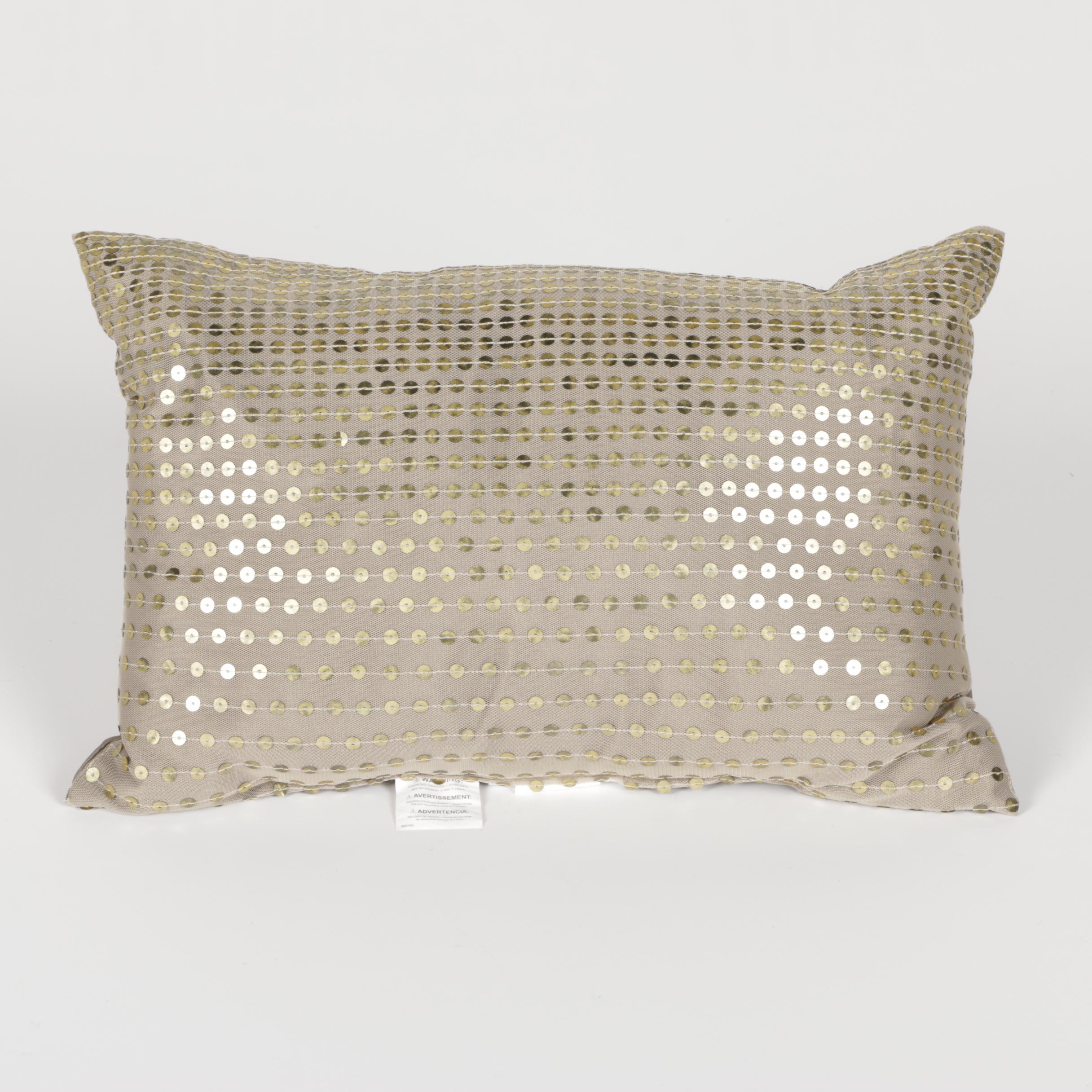 MUH Comforter and Accent Pillows