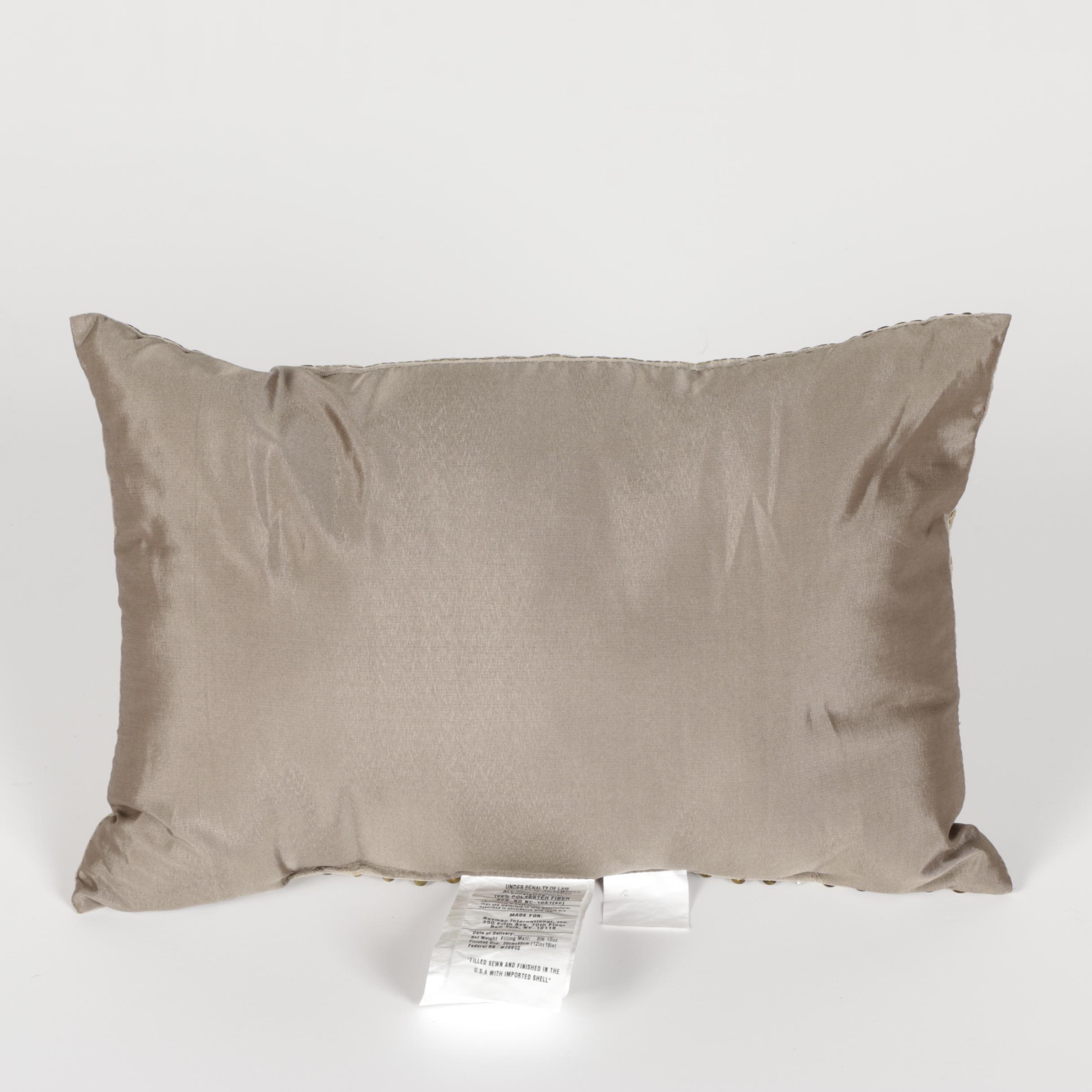 MUH Comforter and Accent Pillows