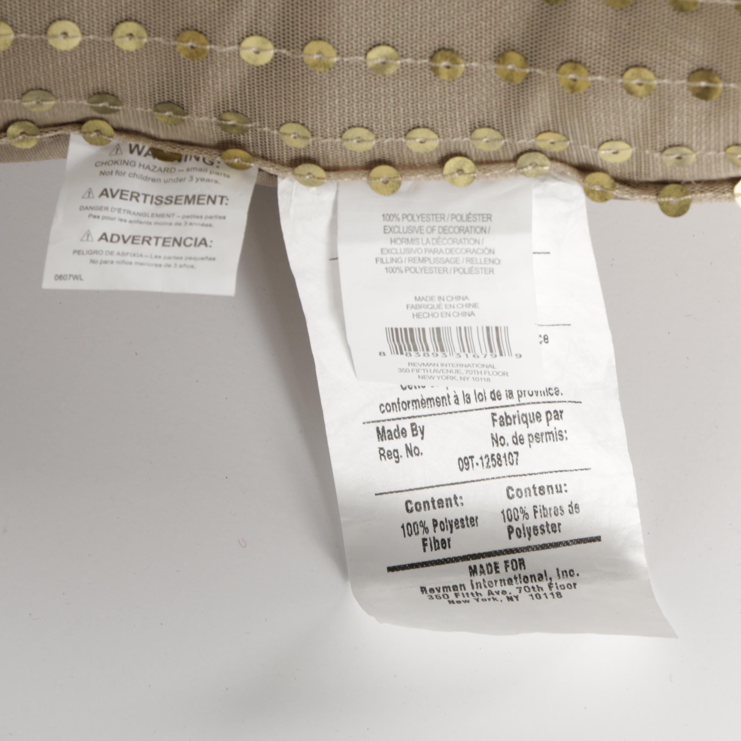 MUH Comforter and Accent Pillows