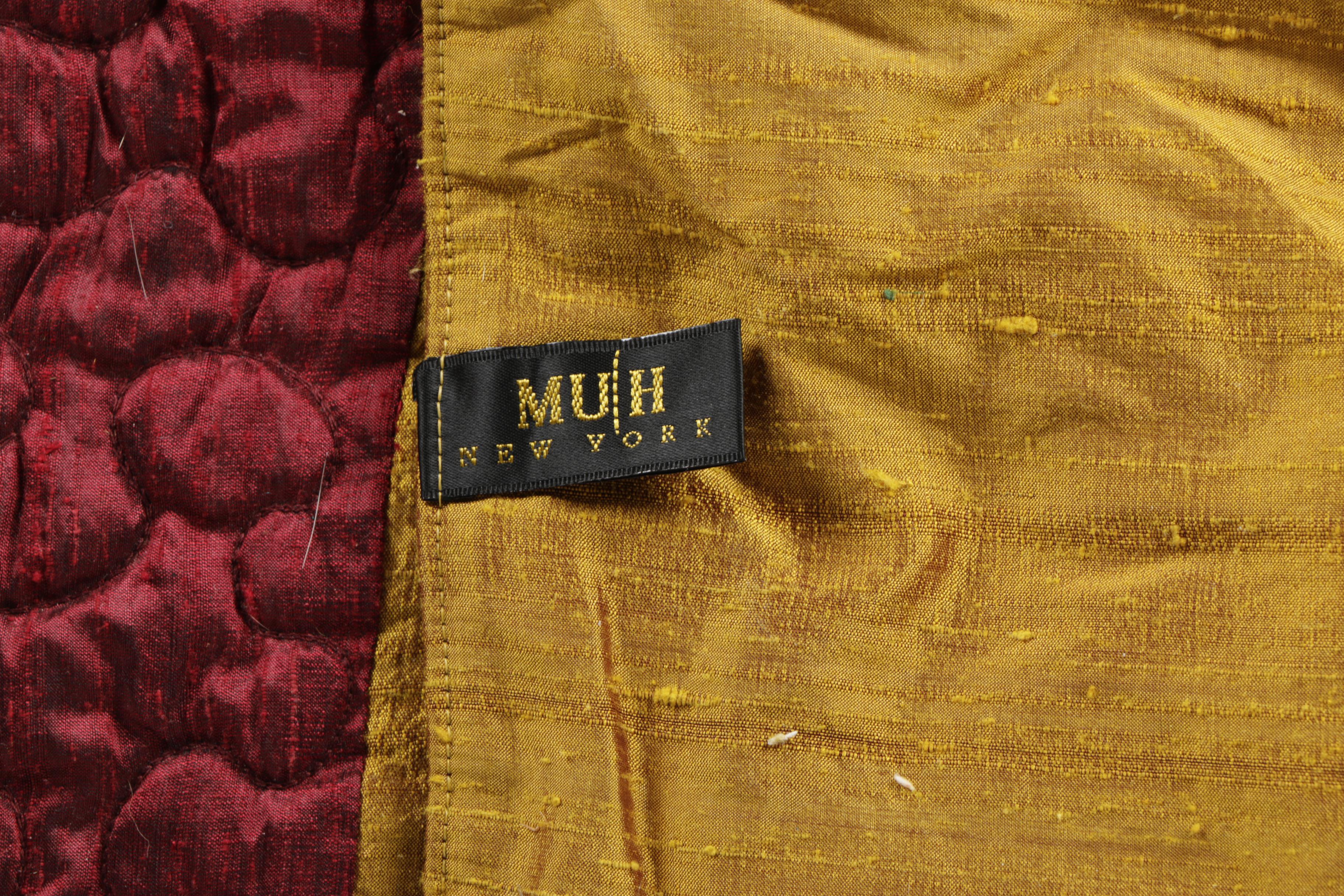 MUH Comforter and Accent Pillows