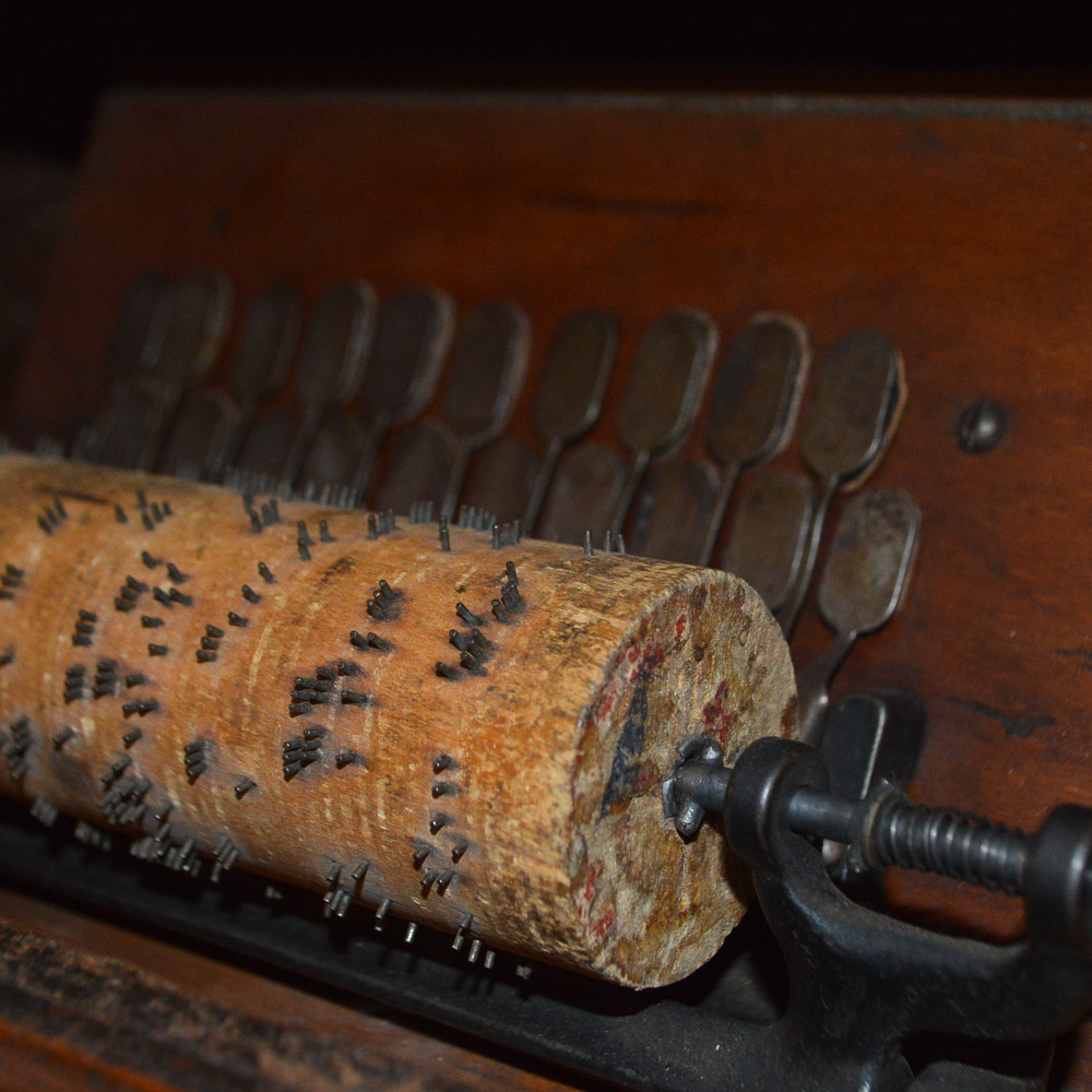 1880s Hand-Cranked Concert Roller Organ