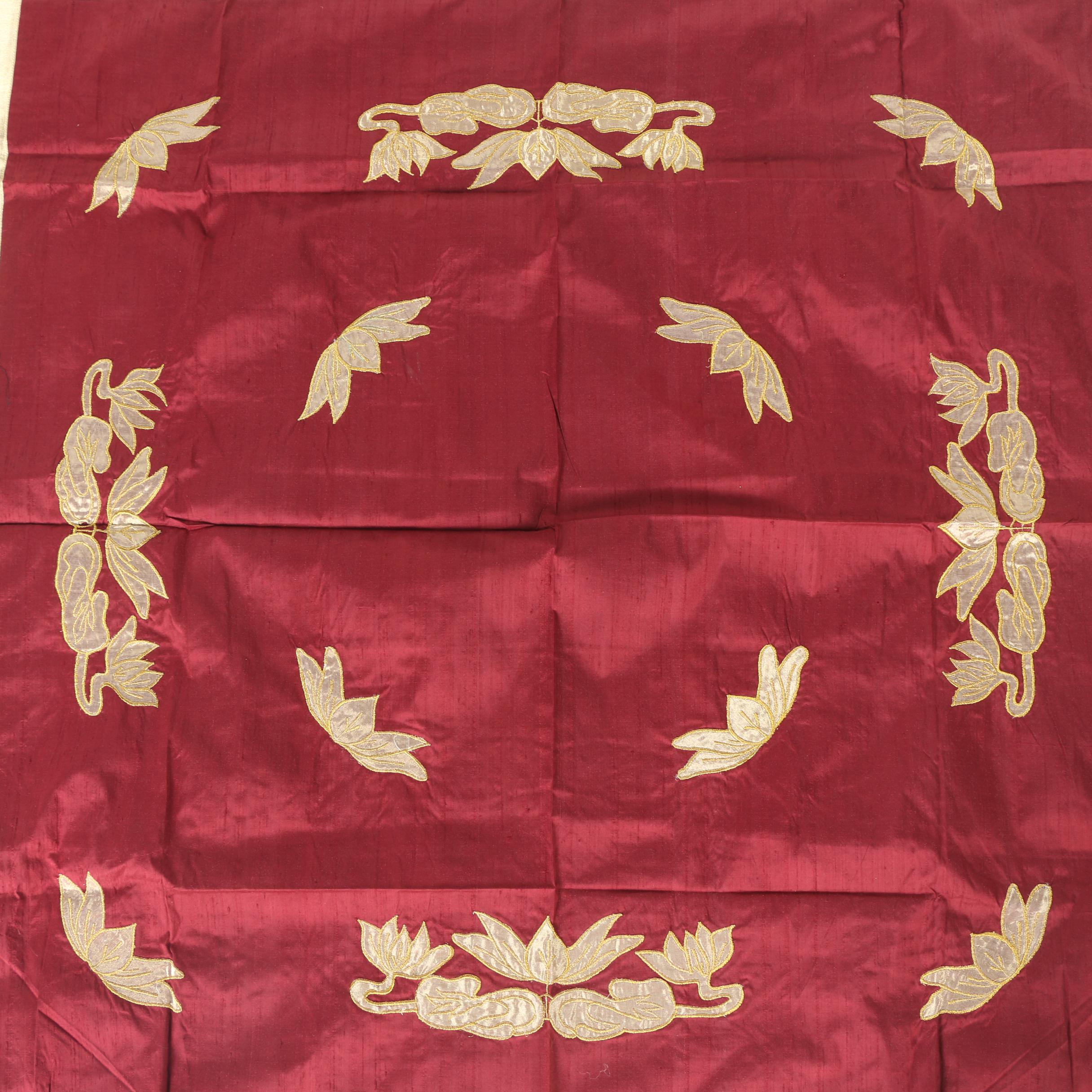 Tablecloths With Embroidered Piece