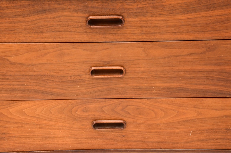 Mid Century Modern Chest of Drawers