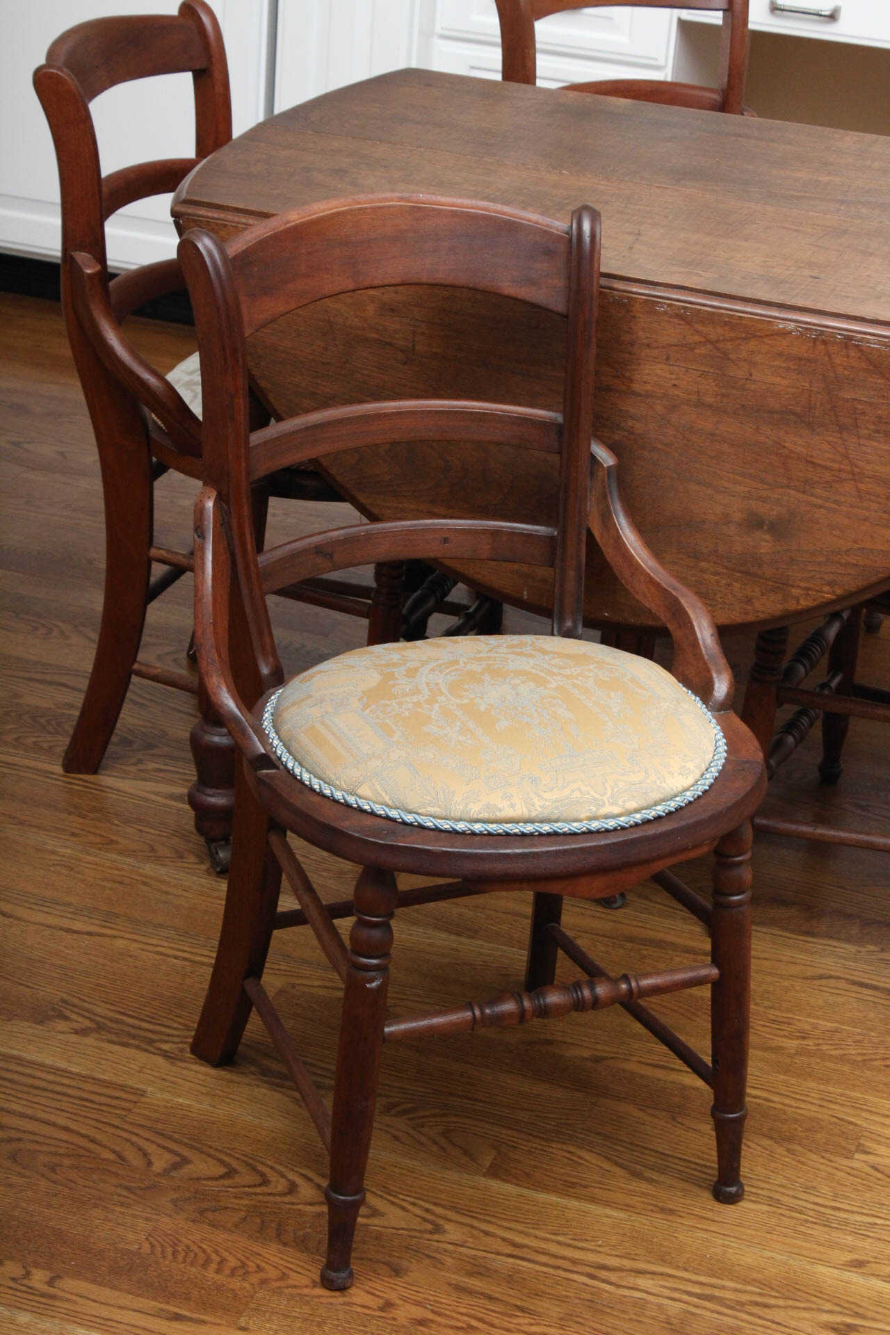 Mahogany Drop Leaf Dining Table with Chairs