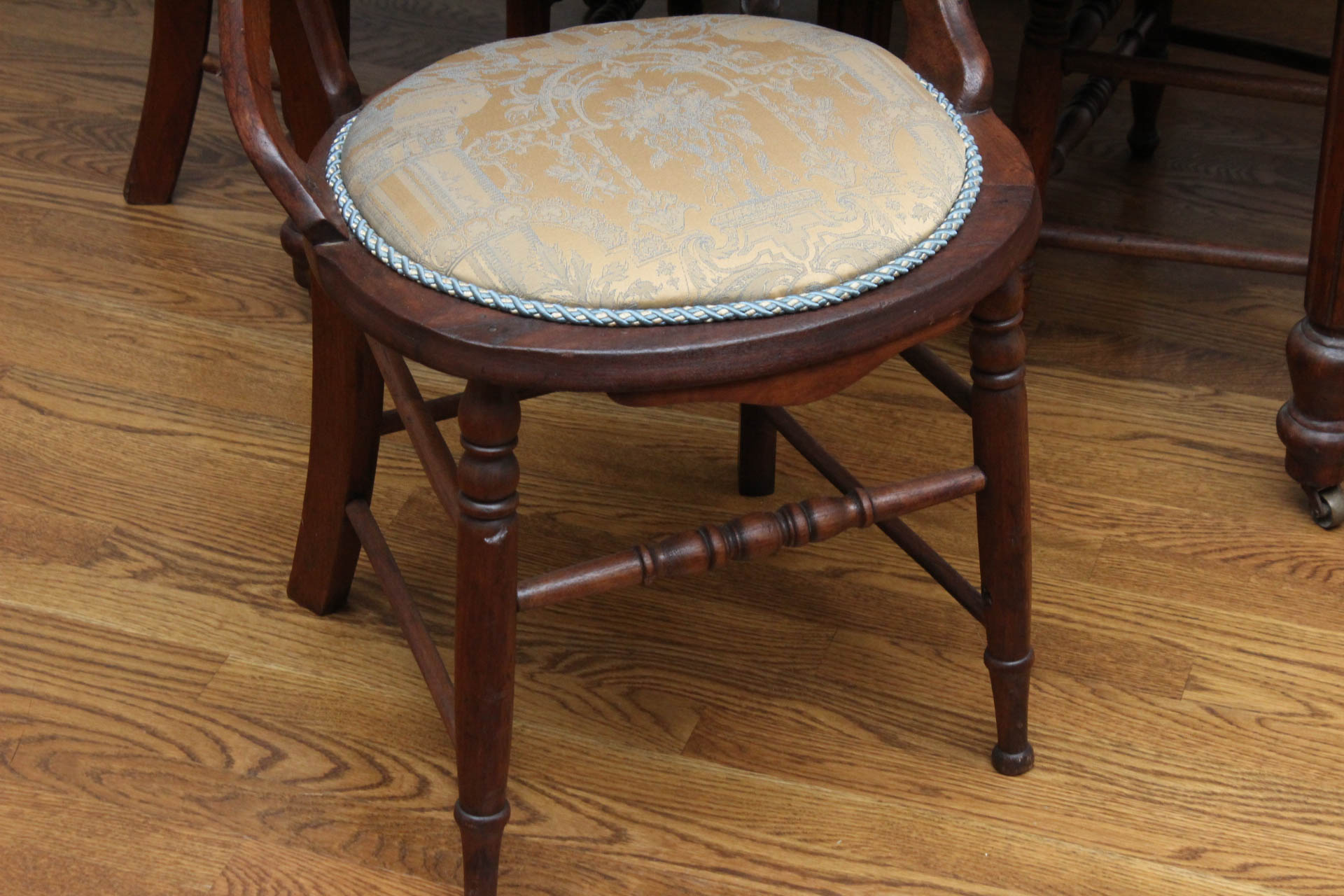 Mahogany Drop Leaf Dining Table with Chairs