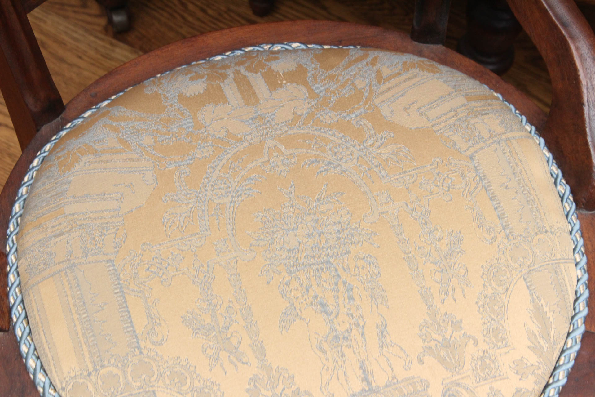 Mahogany Drop Leaf Dining Table with Chairs