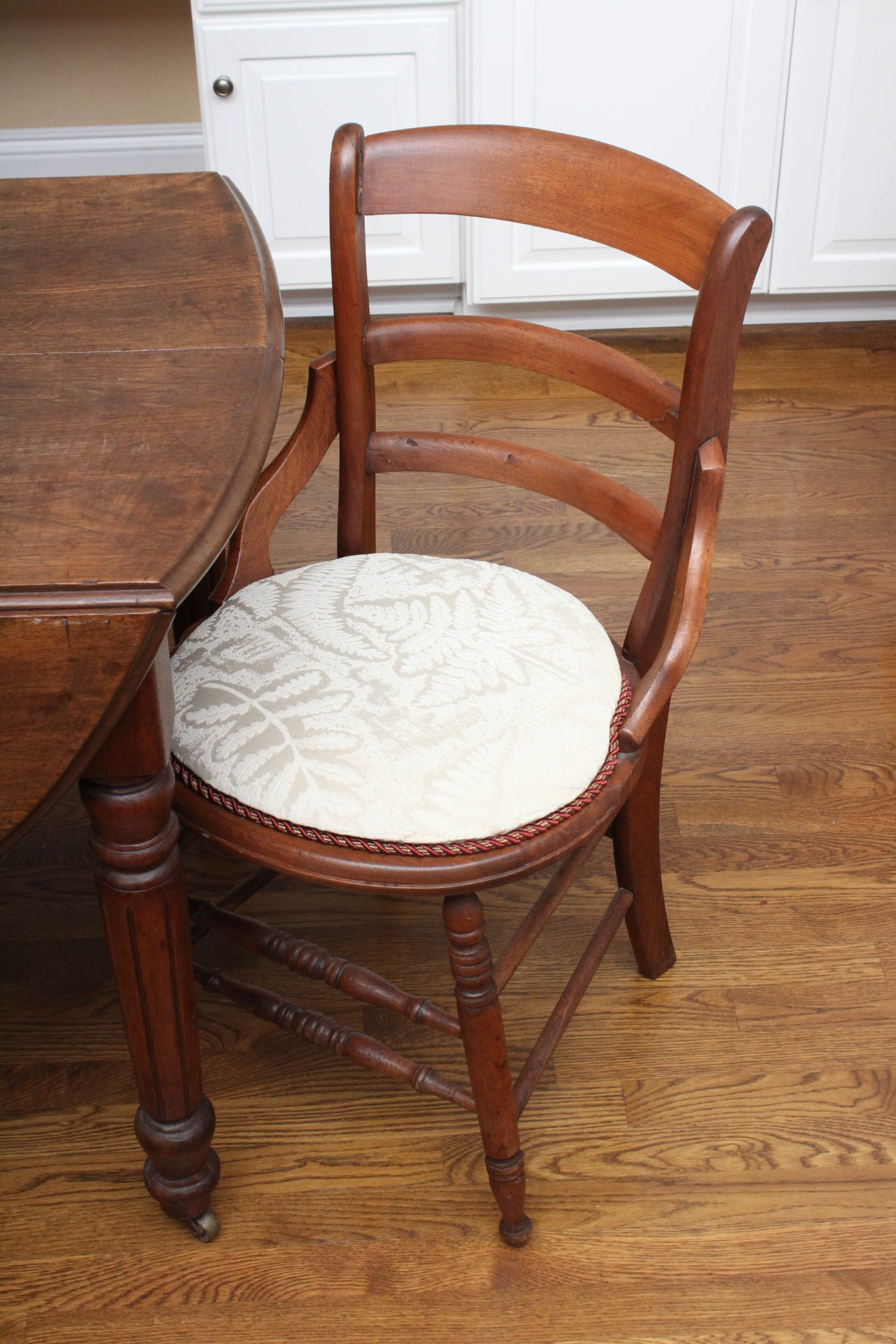 Mahogany Drop Leaf Dining Table with Chairs