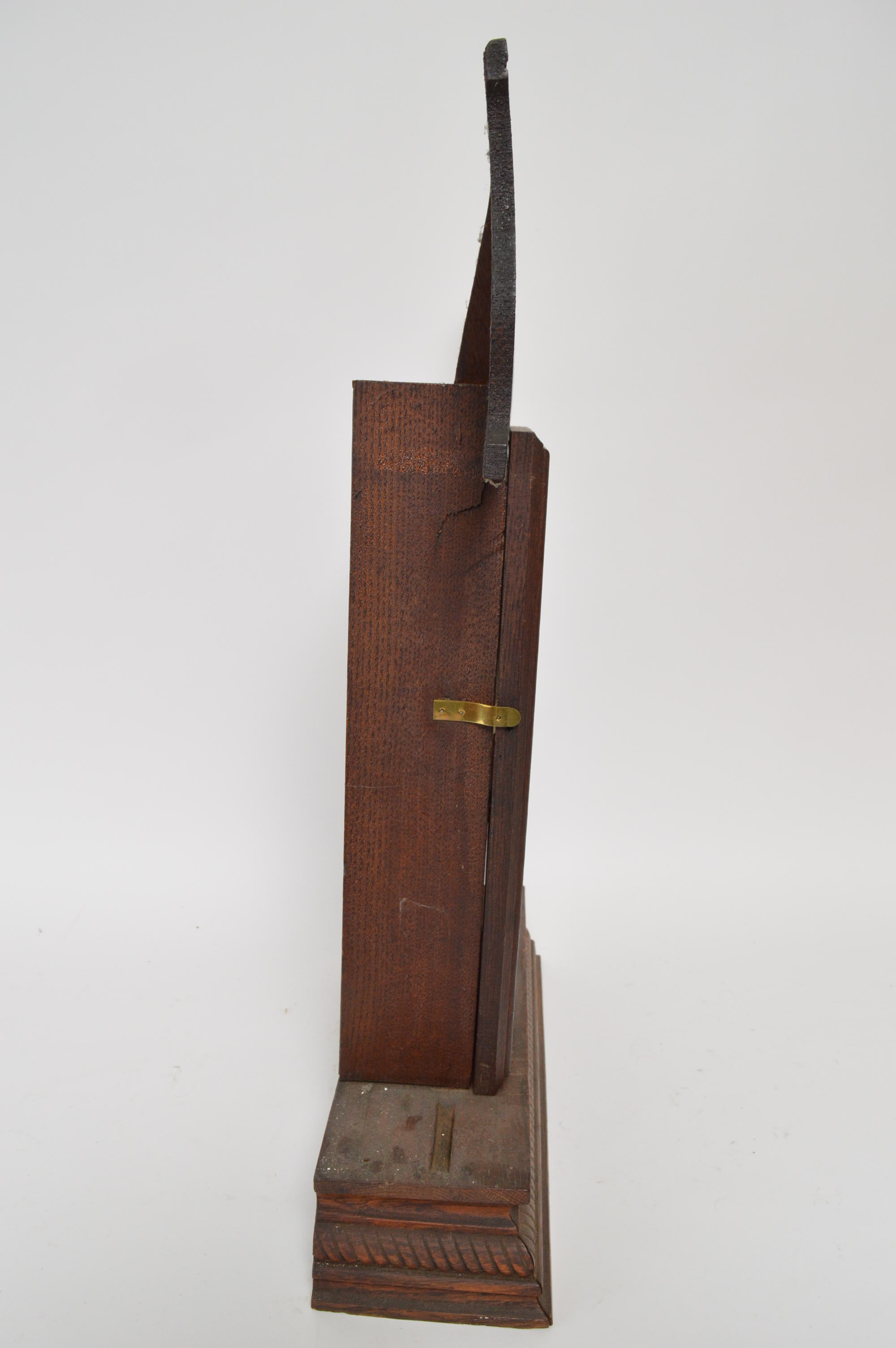 E. Ingraham Co. Eastlake Pendulum Clock