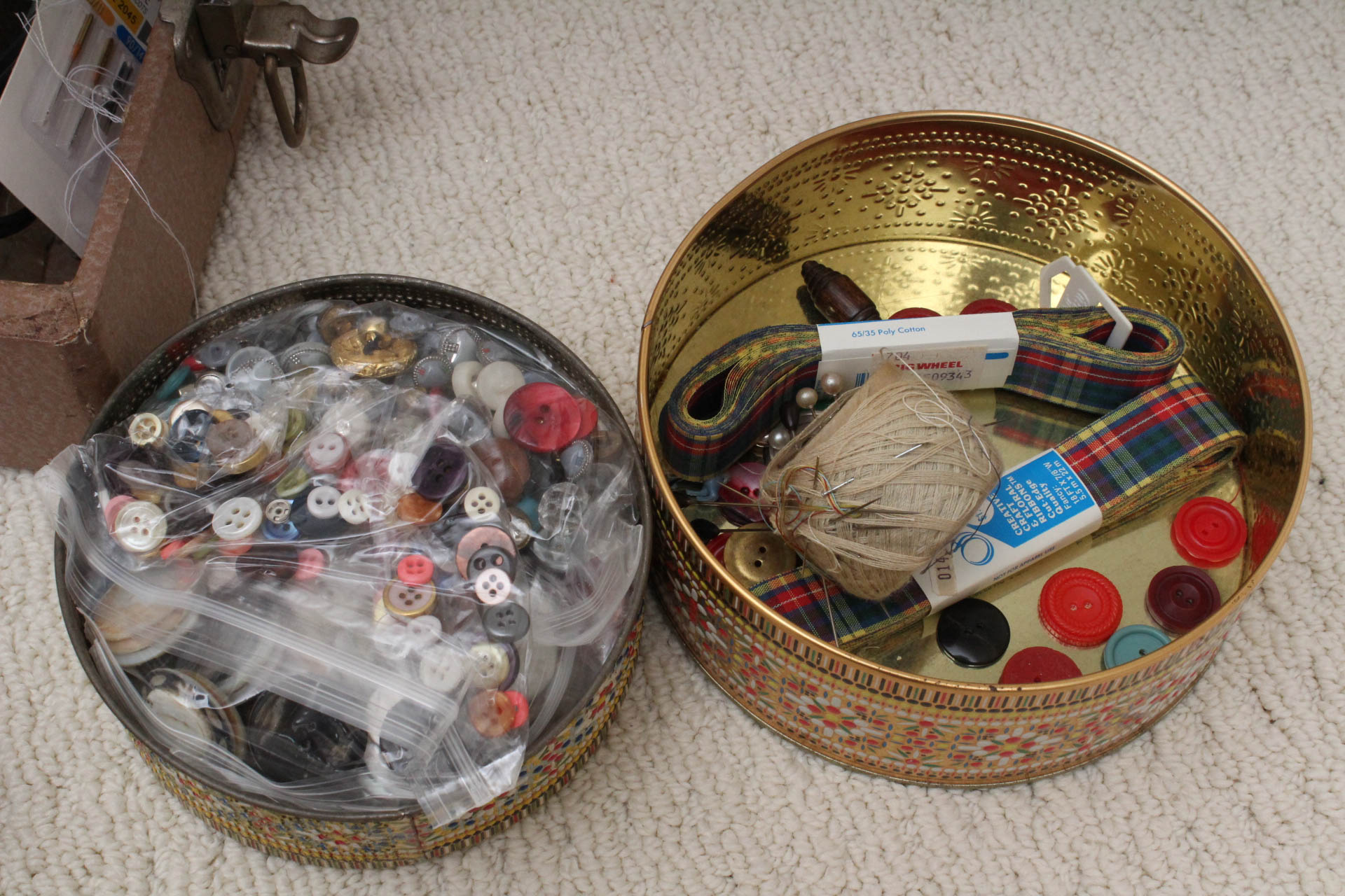 Vintage Fleetwood Electric Sewing Machine