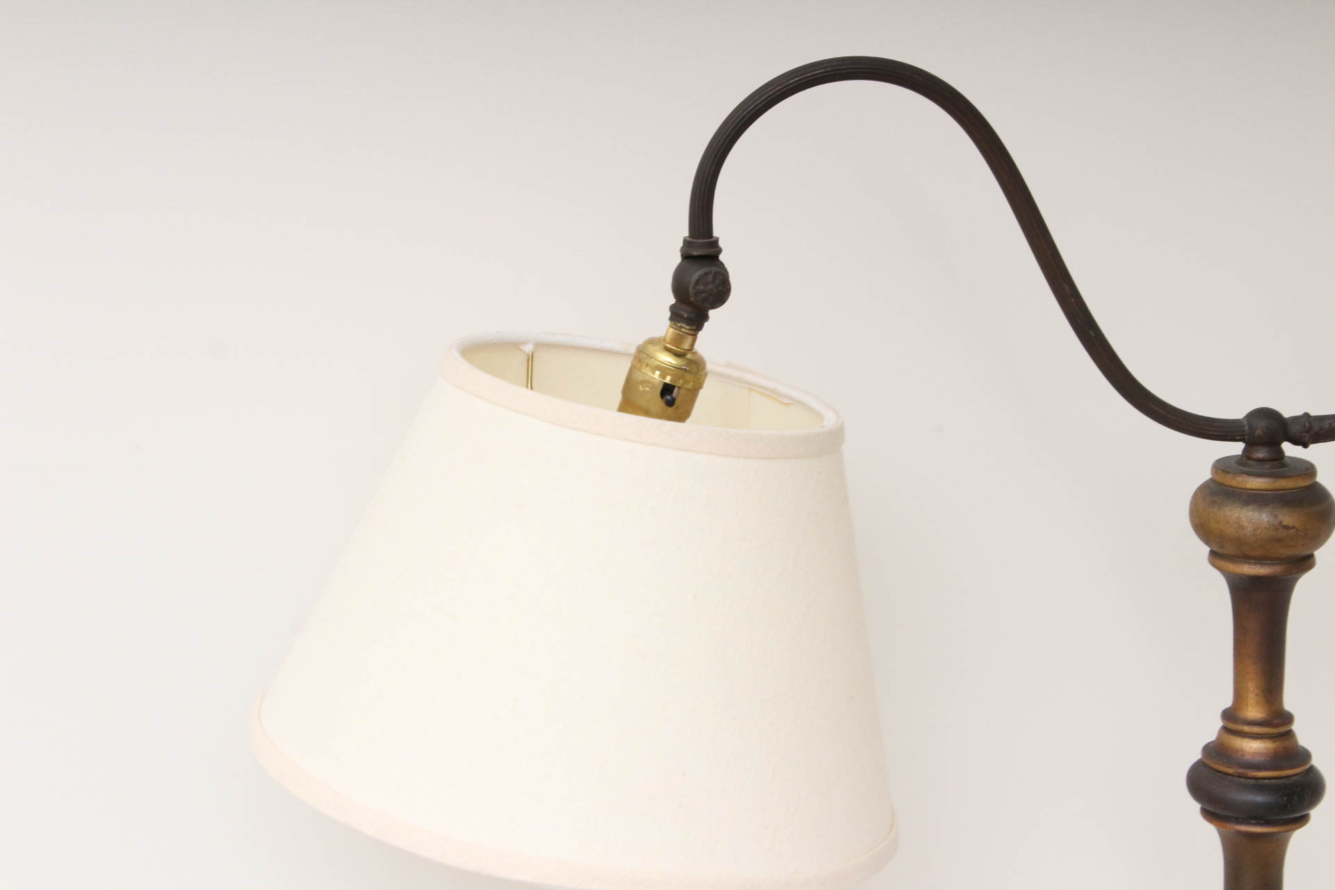 Turn Cut Wooden Floor Lamp