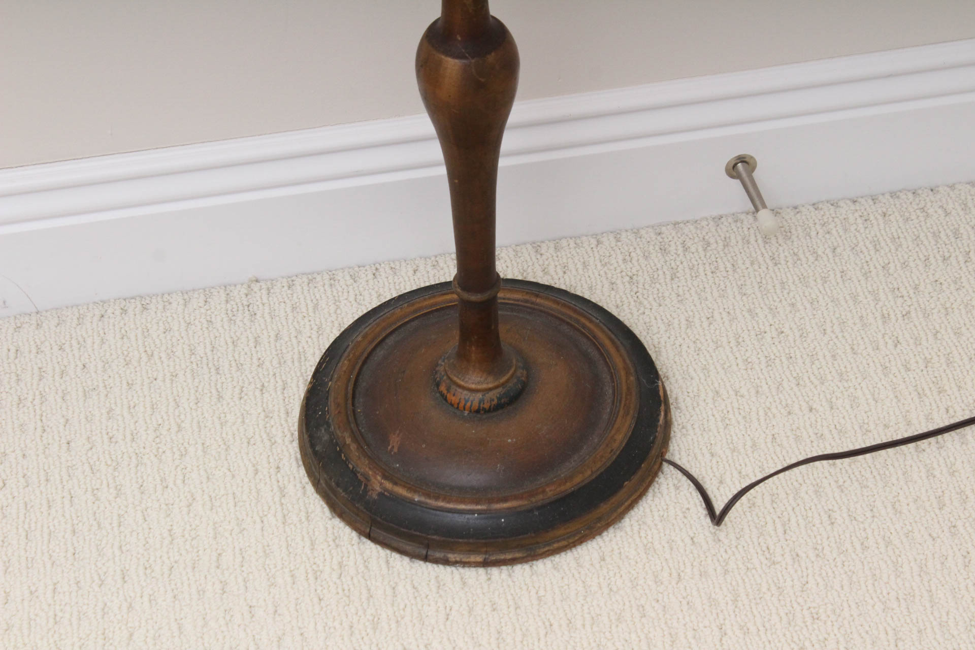 Turn Cut Wooden Floor Lamp