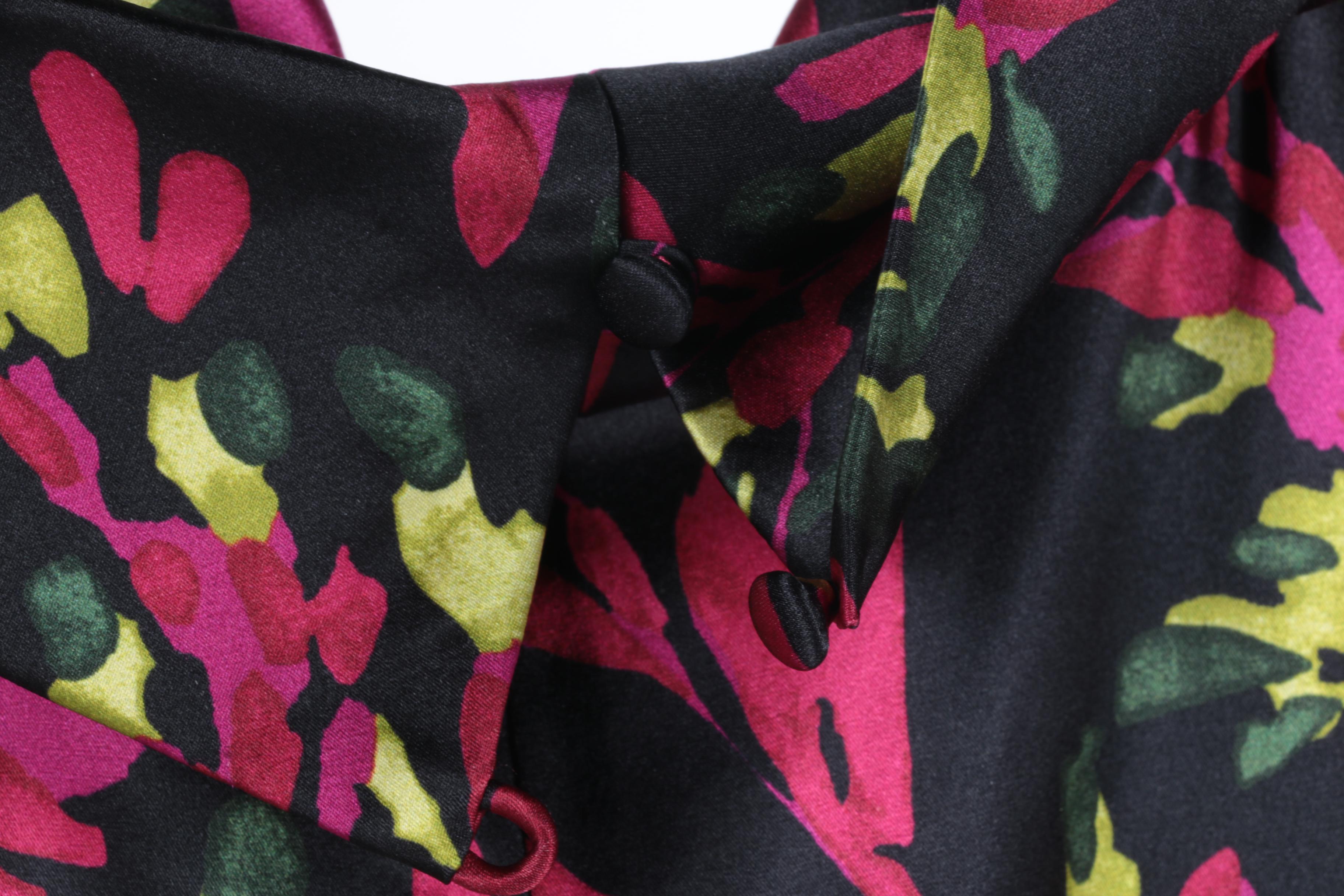 St. John Sleeveless Women's Tops