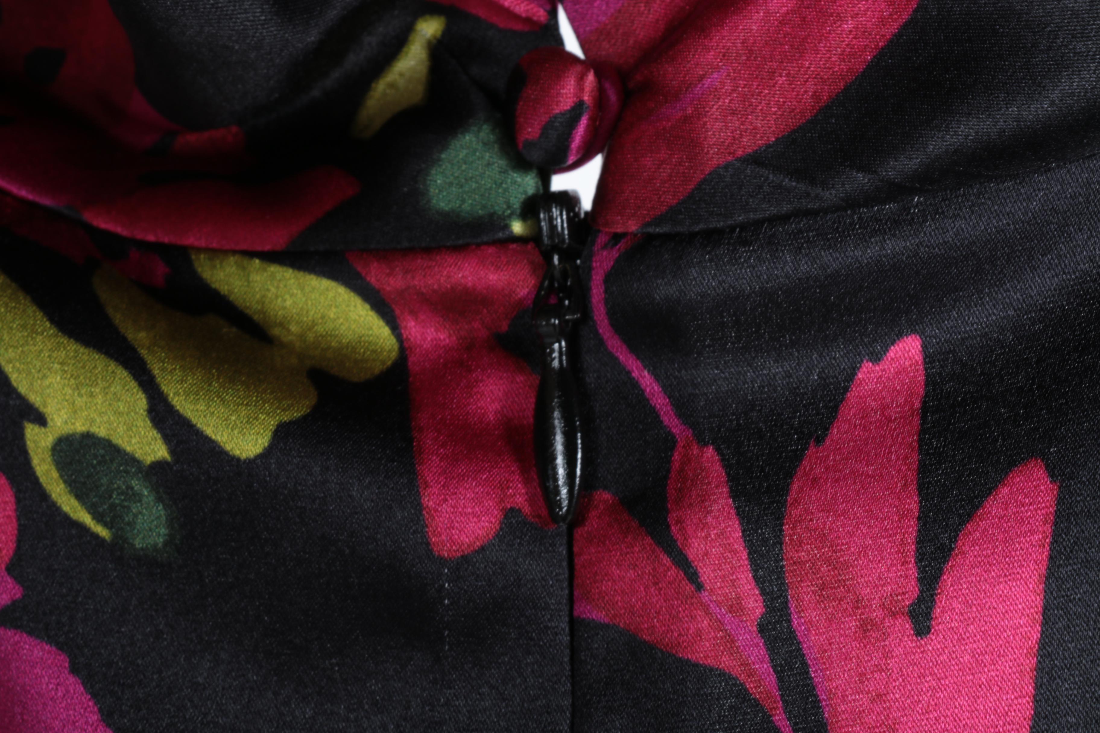 St. John Sleeveless Women's Tops