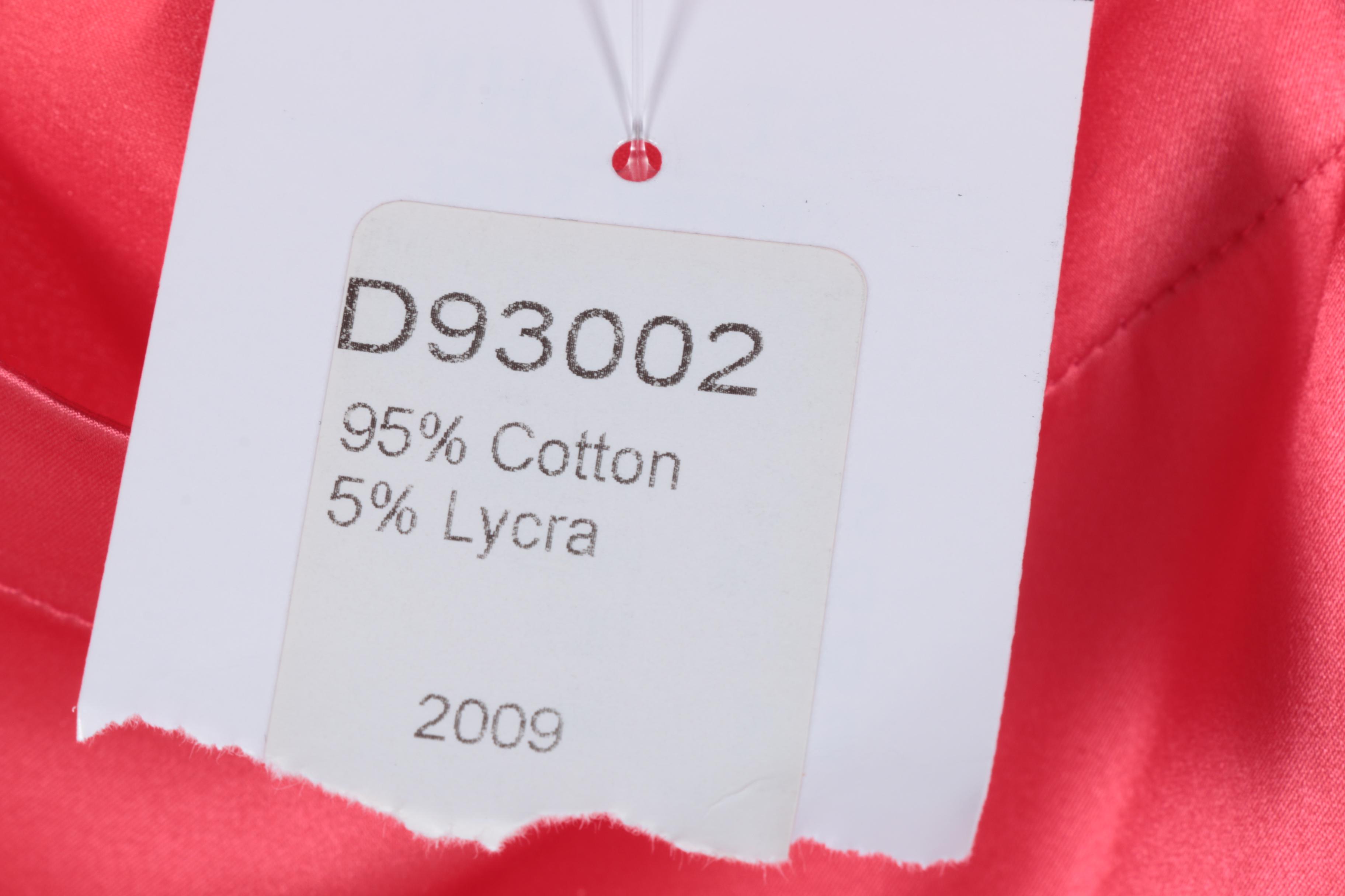 St. John Sleeveless Women's Tops