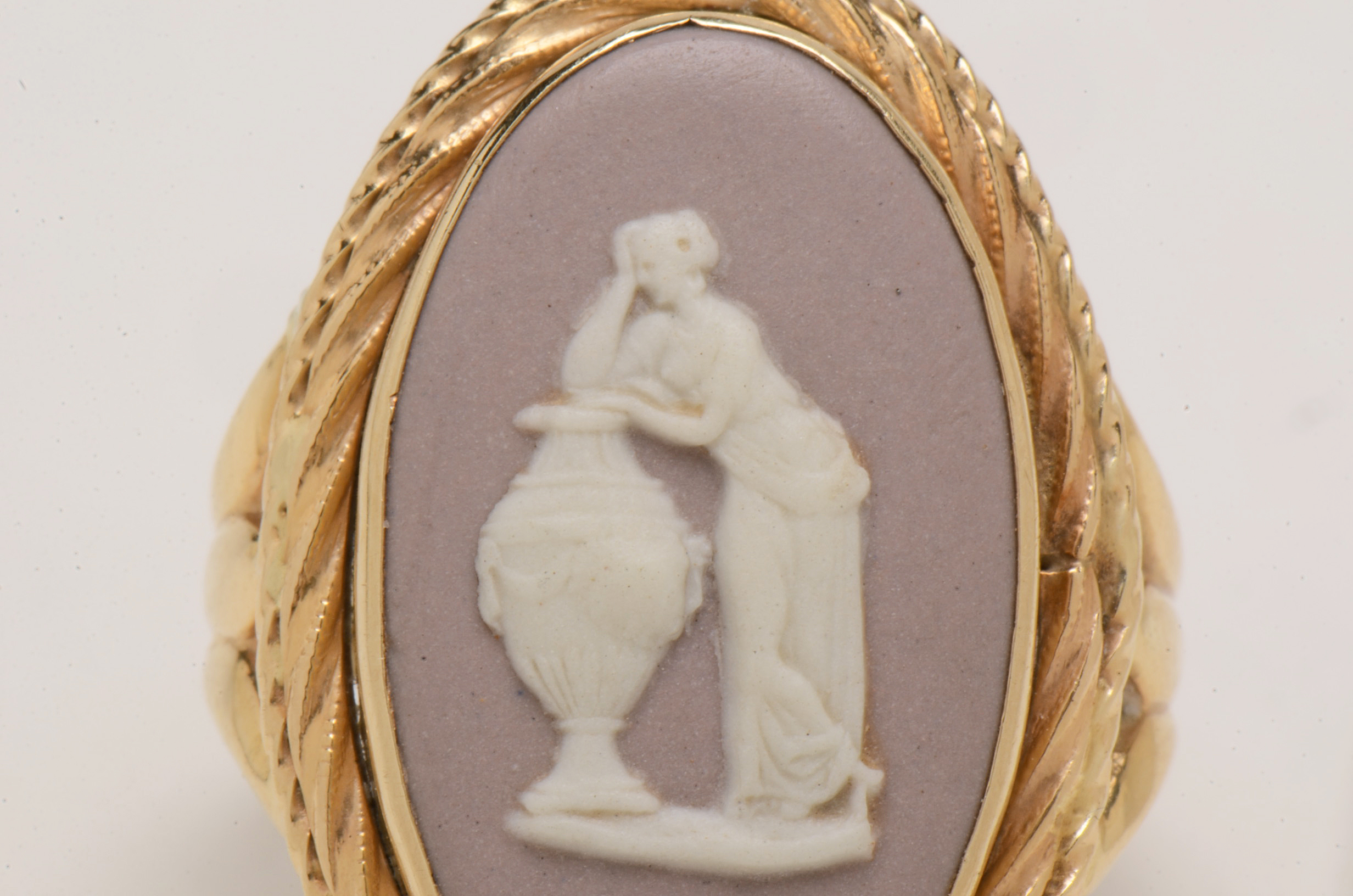 Vintage 14K Yellow Gold Wedgwood Pink Blush Jasperware Cameo Ring