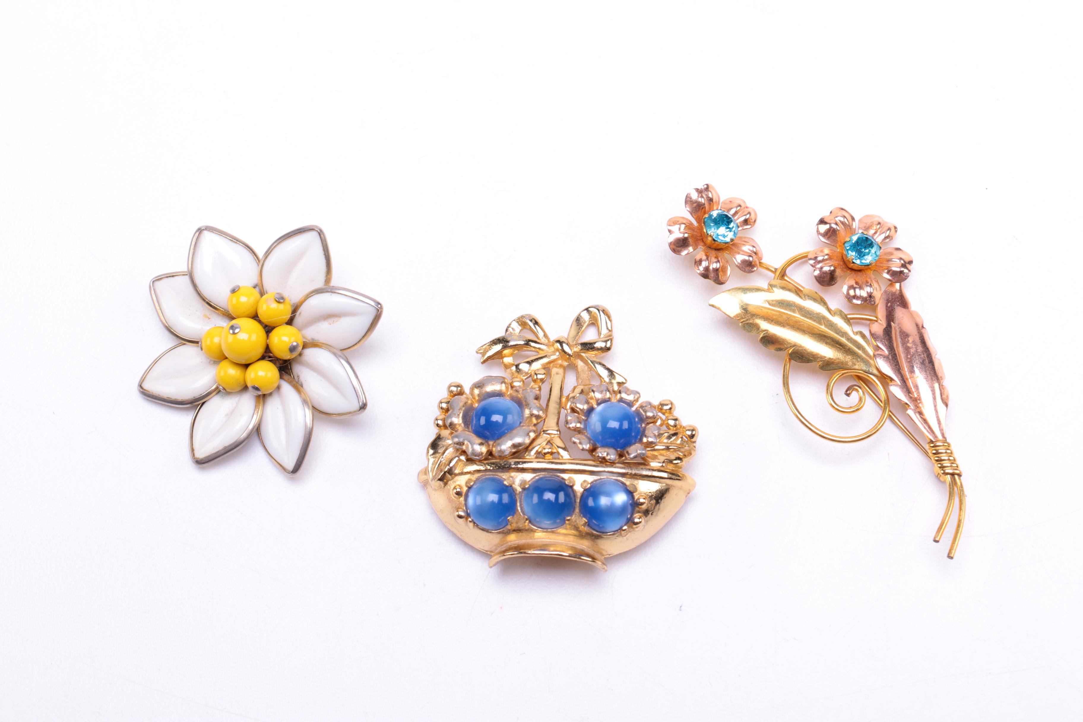 Vintage Costume Jewelry Featuring Weiss and Bakelite