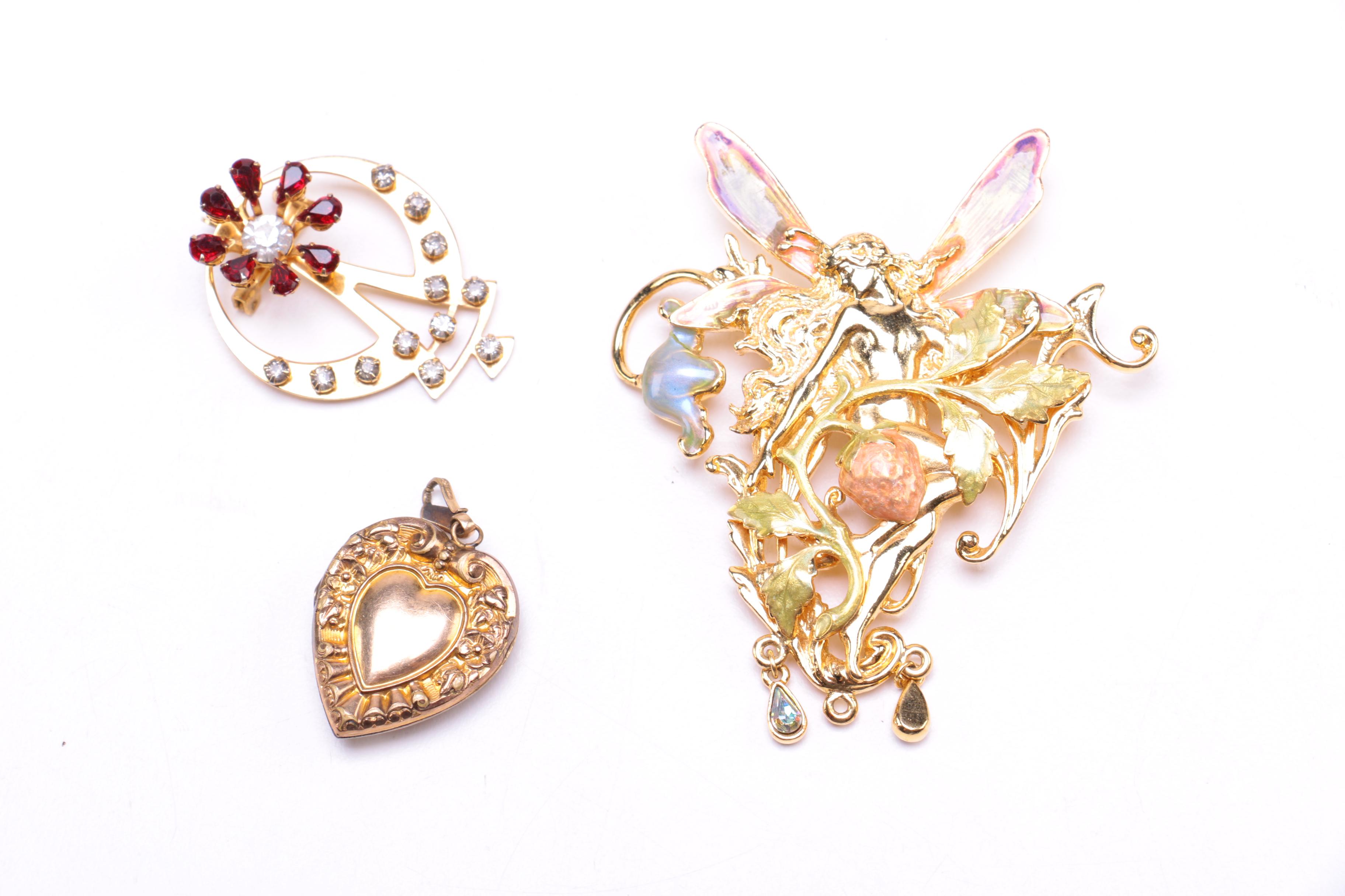 Vintage Costume Jewelry Featuring Weiss and Bakelite