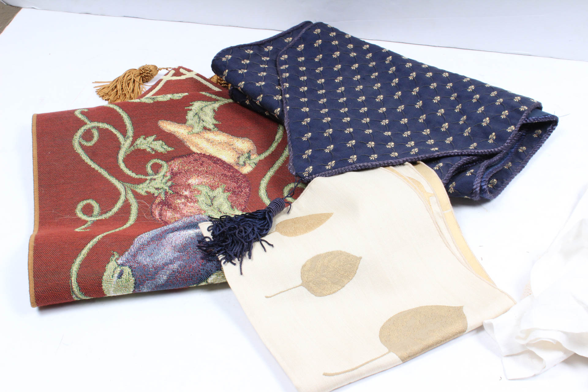 Dining Table Placemats and Accents