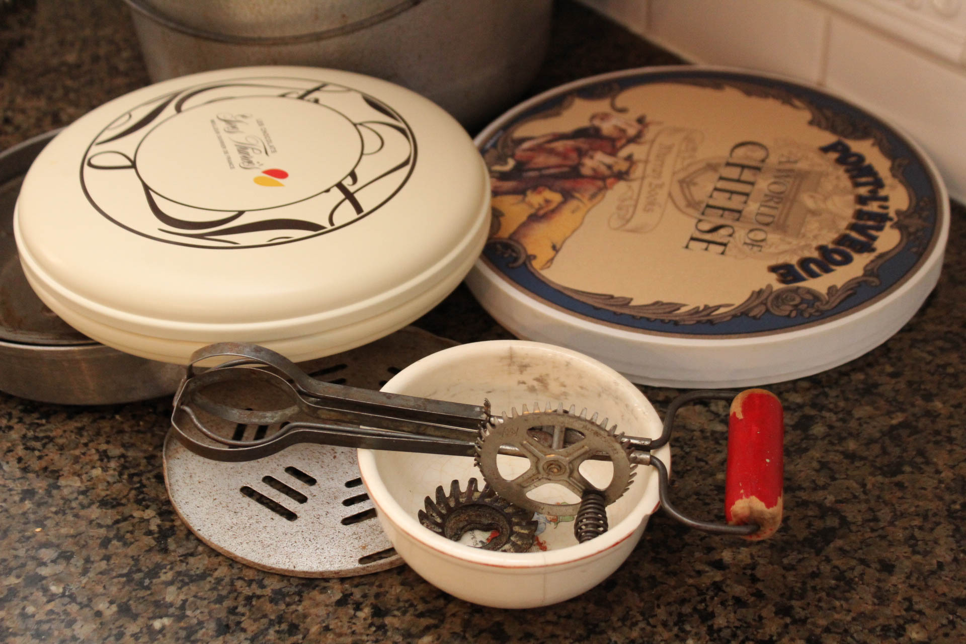 Vintage Cookware and Kitchenalia