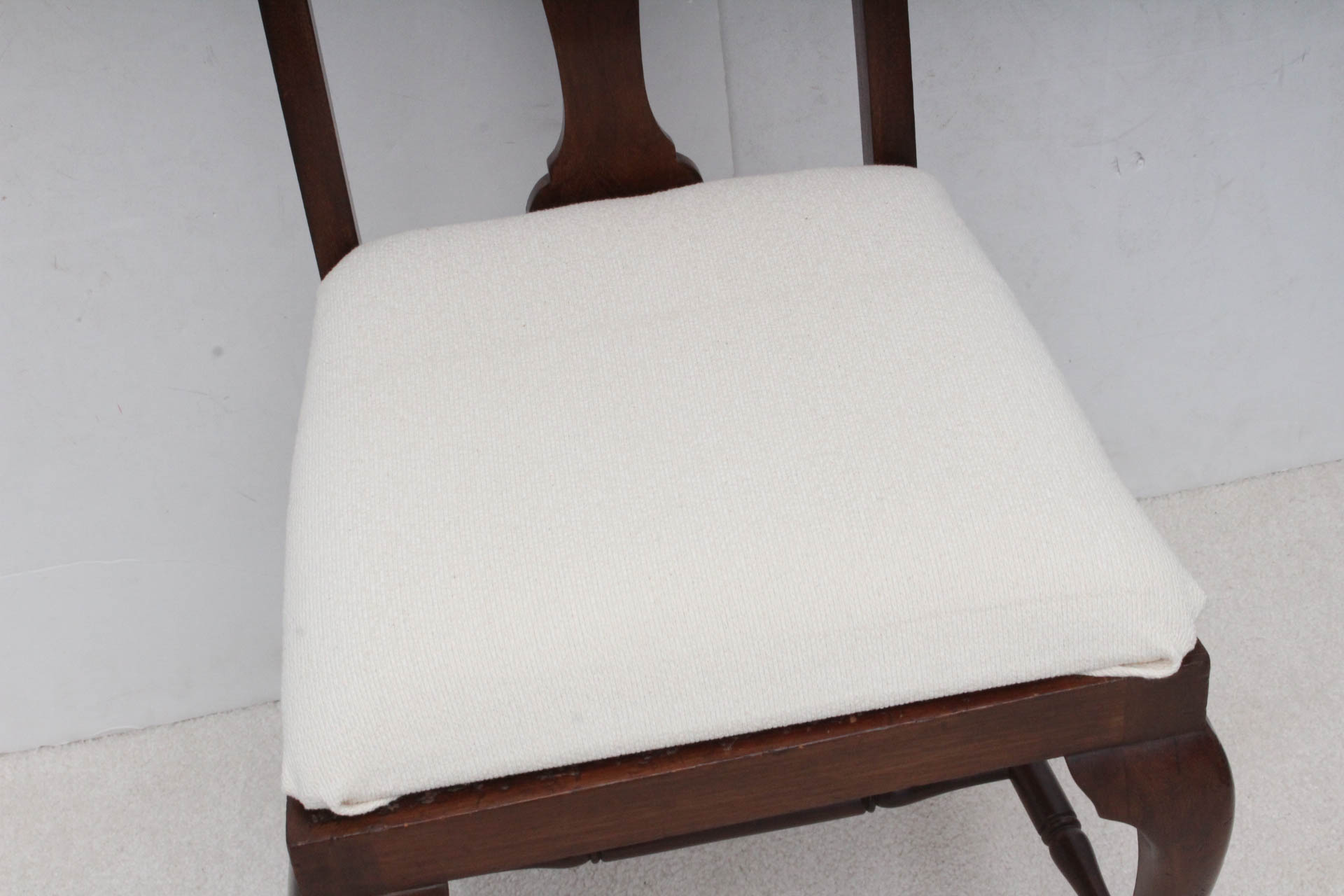 Queen Anne Style Fiddle Back Side Chair