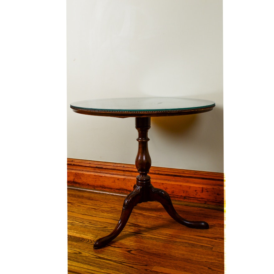 Vintage Queen Anne Style Mahogany Pedestal Side Table