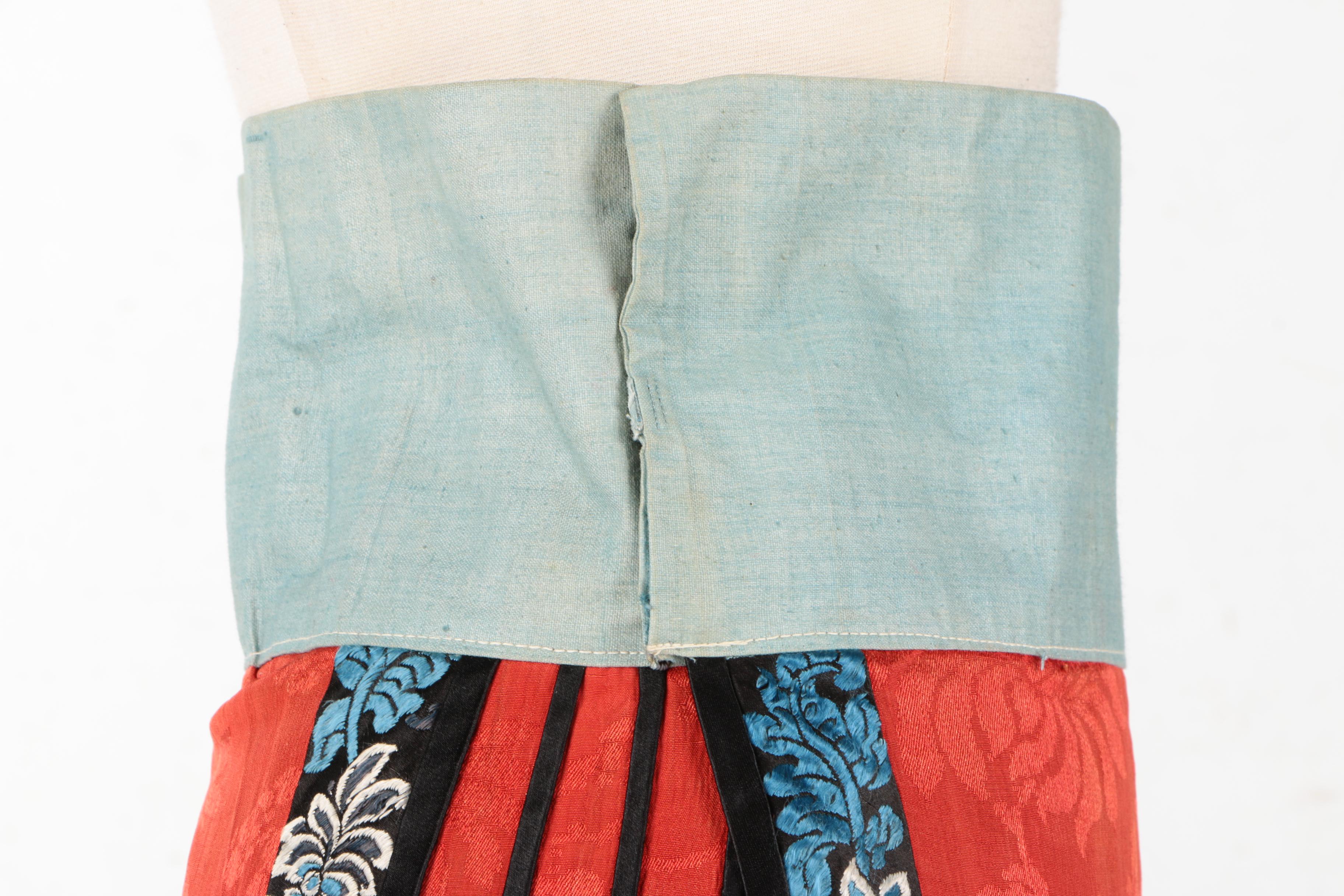 Vintage Women's Embroidered Dirndl Skirt