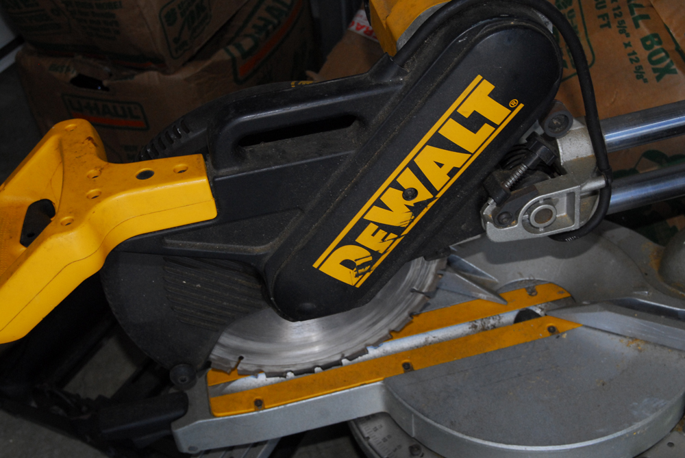 DeWalt 12" Sliding Compound Miter Saw With Stand