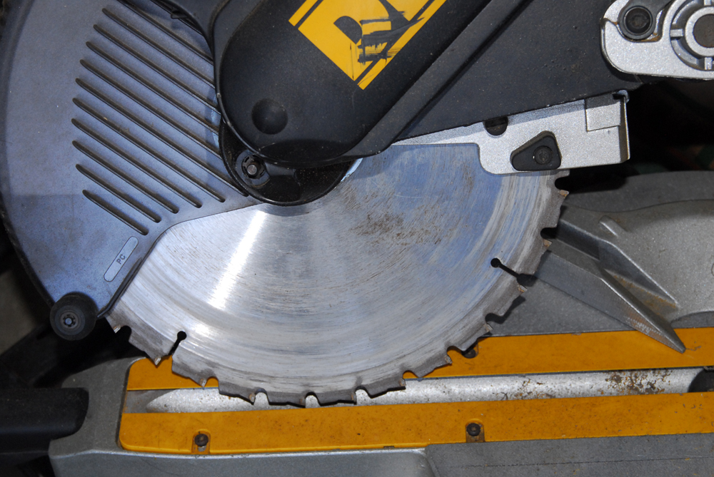 DeWalt 12" Sliding Compound Miter Saw With Stand