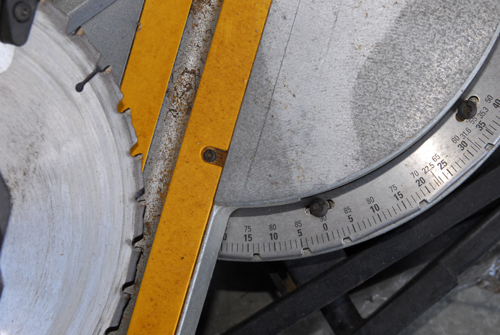 DeWalt 12" Sliding Compound Miter Saw With Stand