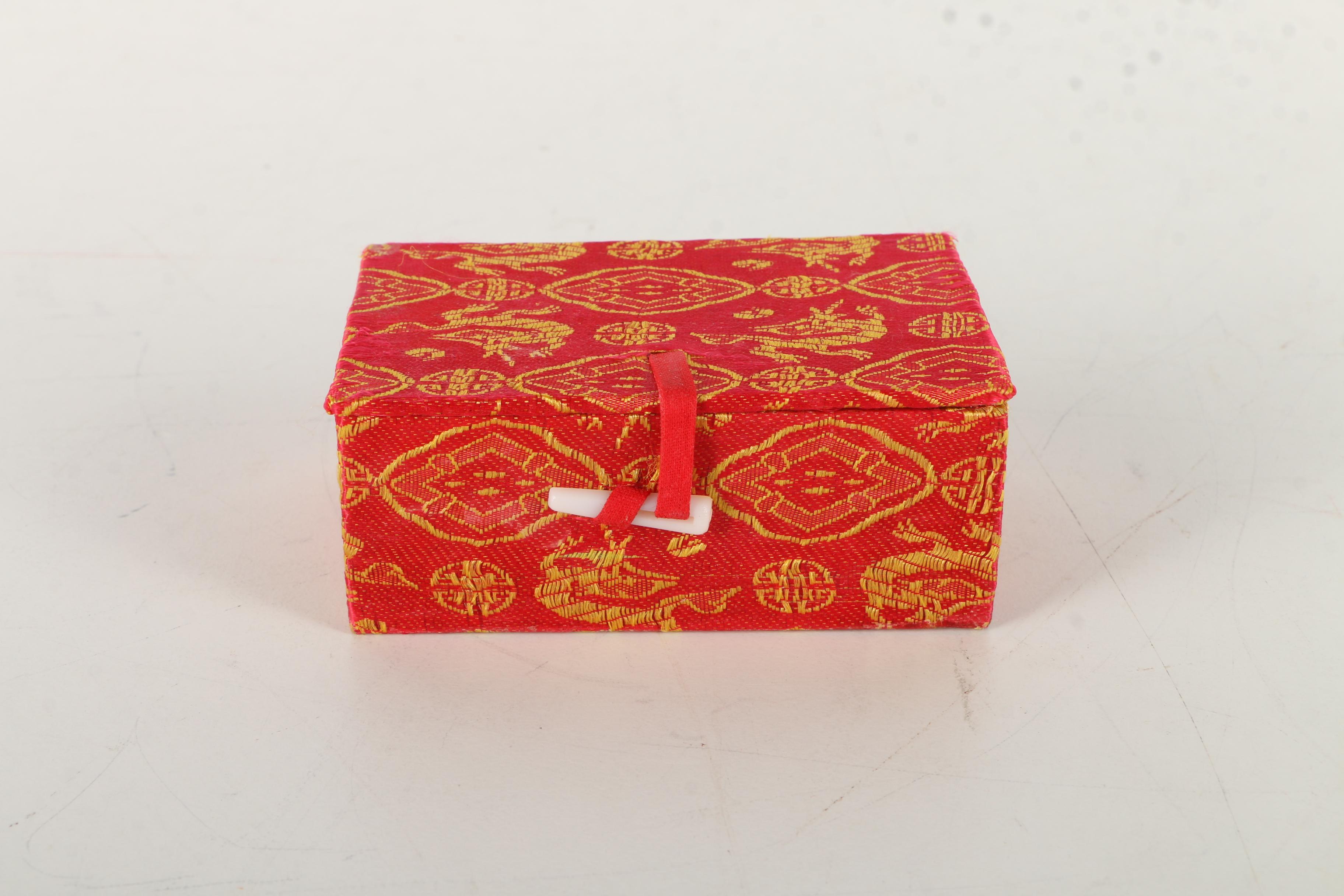 Hand Painted Chinese Glass Snuff Bottle With Crane Motif